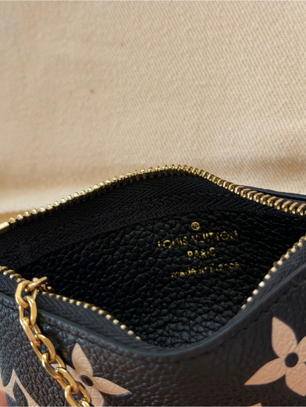 Auth Louis Vuitton key pouch in monogram empreinte leather (Brand New) - Picture 9 of 12